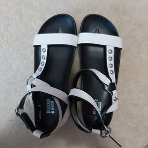 NWT-BLEECKER & BOND white Shoes S:7